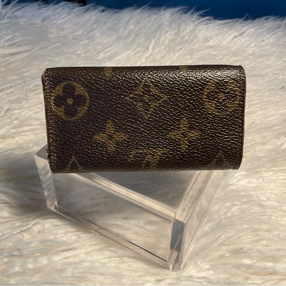 Louis Vuitton LV Monogram Key Holder - Picture 2 of 8